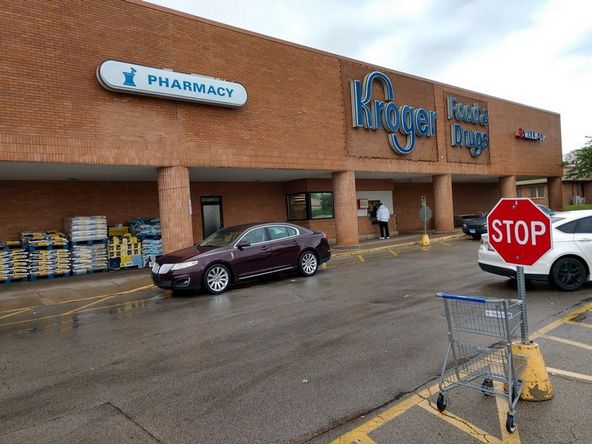 STERLING BAZAAR: 3311 N Sterling Ave, Peoria, IL 61604